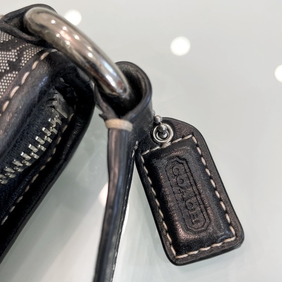 Vintage COACH Crossbody Leather Bag / Purse - Picture 4 of 8